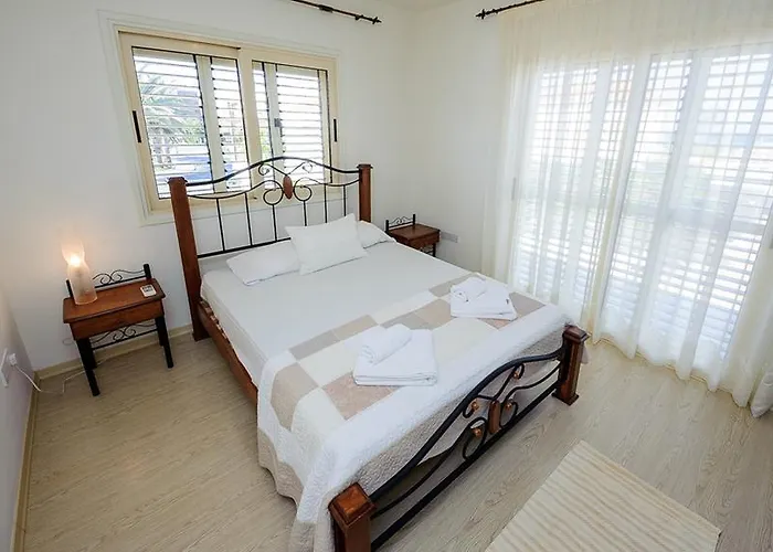 Pernera Holiday Villa 015